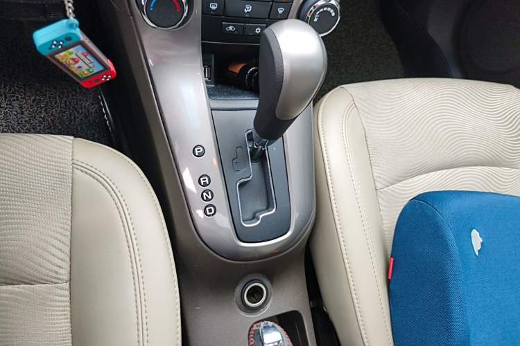 Used Chevrolet Cruze 2015 1.5L Classic SE AT Gear Lever