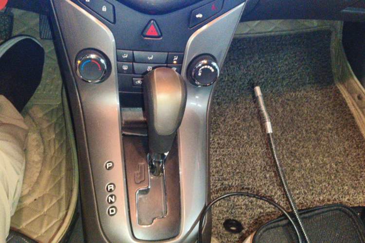 Used Chevrolet Cruze 2015 1.5L Classic SE AT Gear Lever