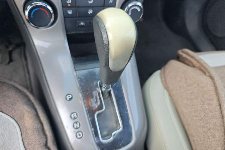 Used Chevrolet Cruze 2015 1.5L Classic SE AT Gear Lever