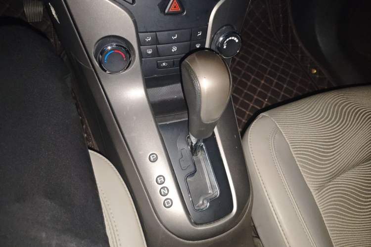 Used Chevrolet Cruze 2015 1.5L Classic SE AT Gear Lever