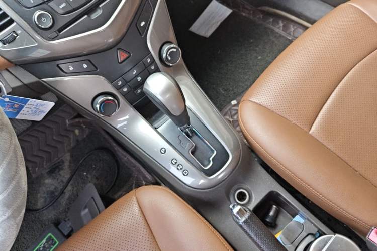 Used Chevrolet Cruze 2015 1.5L Classic SE AT Gear Lever