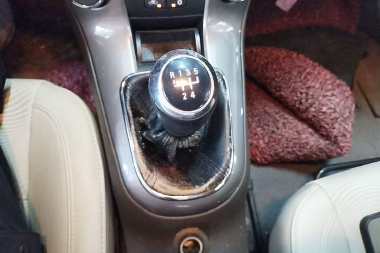 Used Chevrolet Cruze 2015 1.5L Classic SE MT Gear Lever