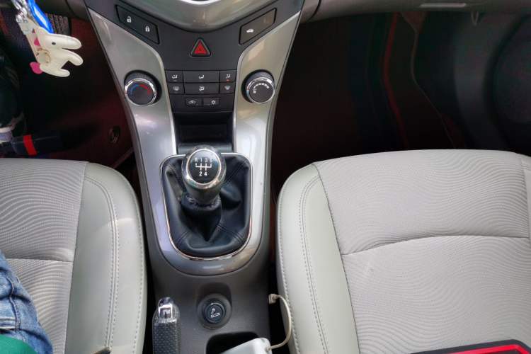 Used Chevrolet Cruze 2015 1.5L Classic SE MT Gear Lever