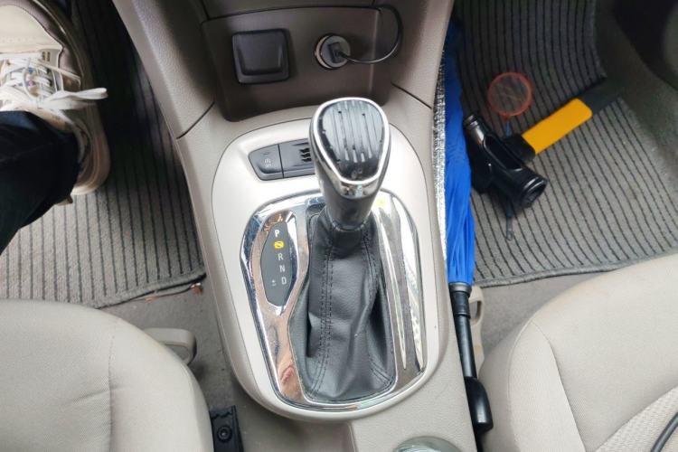 Used Chevrolet Cruze 2015 1.5L Automatic Fashion Navigation Edition Gear Lever