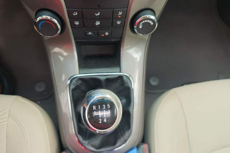 Used Chevrolet Cruze 2015 1.5L Classic SE MT Gear Lever