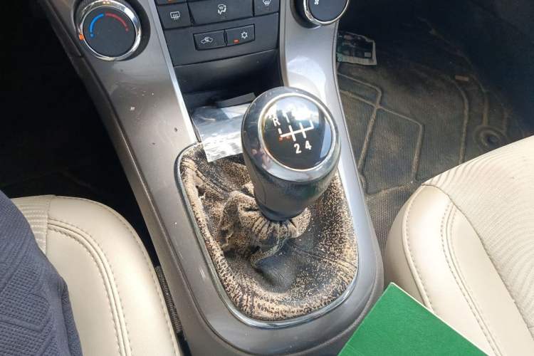Used Chevrolet Cruze 2015 1.5L Classic SE MT Gear Lever