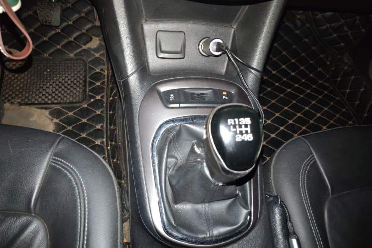 Used Chevrolet Cruze 2015 1.4T Manual Elite Edition Gear Lever