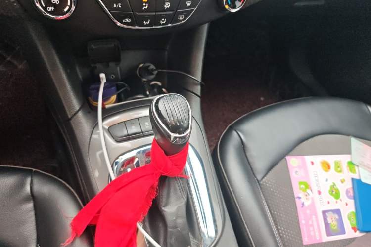 Used Chevrolet Cruze 2015 1.5L Automatic Luxury Edition Gear Lever