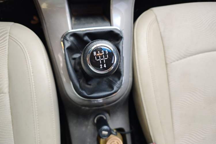 Used Chevrolet Cruze 2015 1.5L Classic SE MT Gear Lever