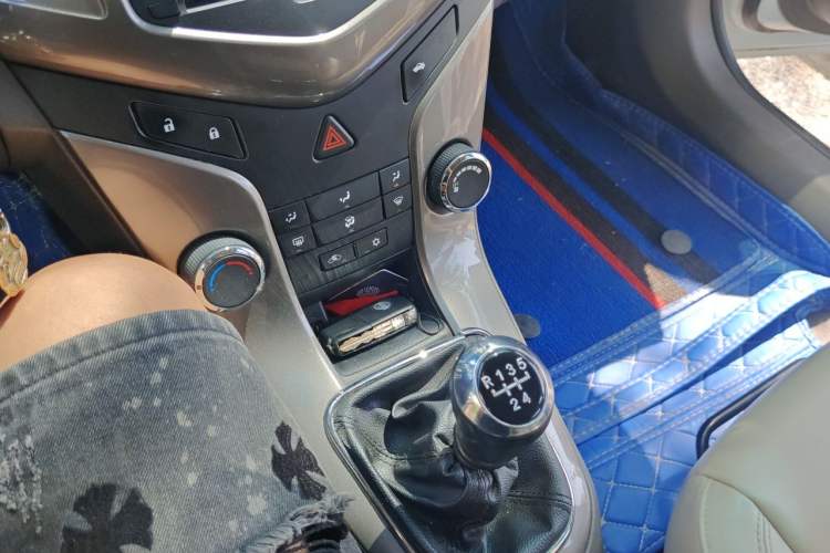 Used Chevrolet Cruze 2015 1.5L Classic SE MT Gear Lever
