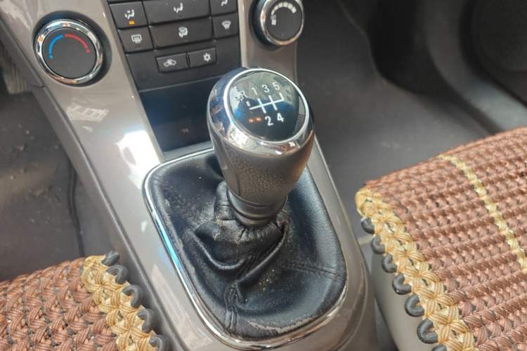 Used Chevrolet Cruze 2015 1.5L Classic SE MT Gear Lever
