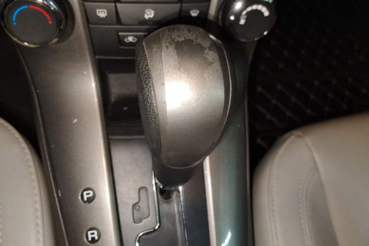 Used Chevrolet Cruze 2015 1.5L Classic SE AT Gear Lever