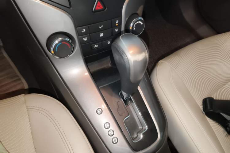 Used Chevrolet Cruze 2015 1.5L Classic SE AT Gear Lever