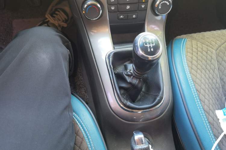 Used Chevrolet Cruze 2015 1.5L Classic SE MT Gear Lever