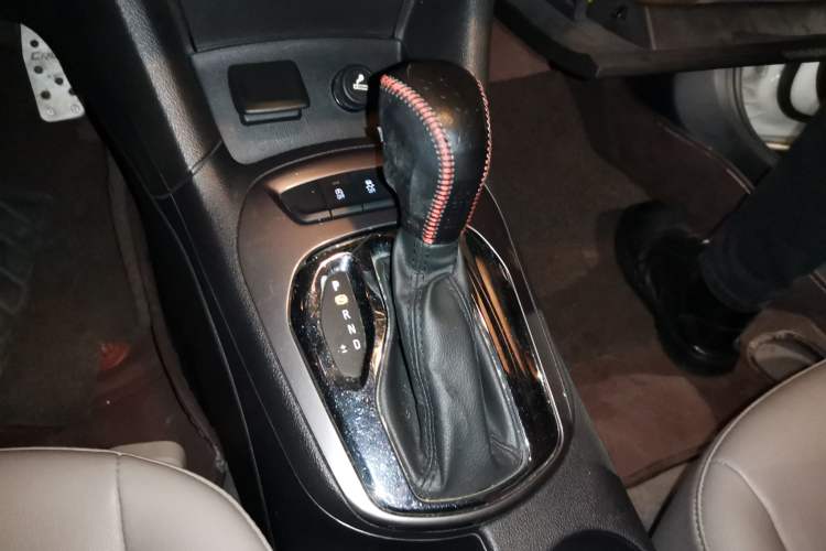 Used Chevrolet Cruze 2015 1.5L Automatic Luxury Edition Gear Lever