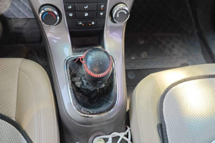 Used Chevrolet Cruze 2015 1.5L Classic SE MT Gear Lever