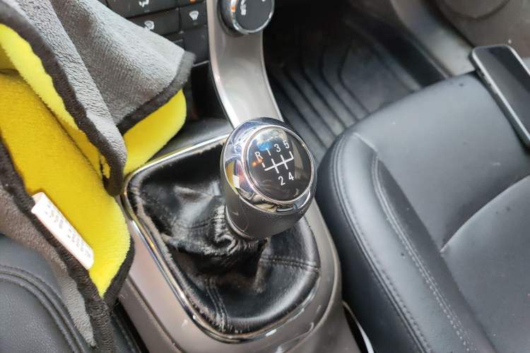 Used Chevrolet Cruze 2015 1.5L Classic SE MT Gear Lever