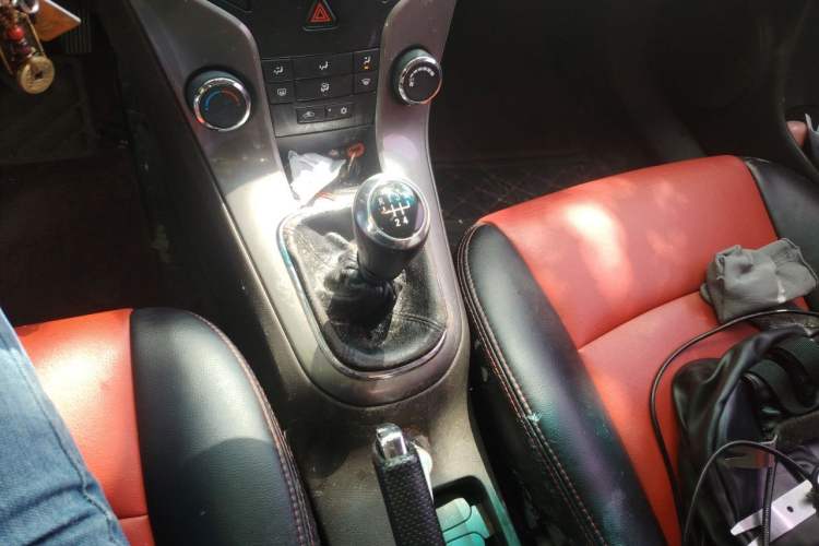 Used Chevrolet Cruze 2015 1.5L Classic SE MT Gear Lever
