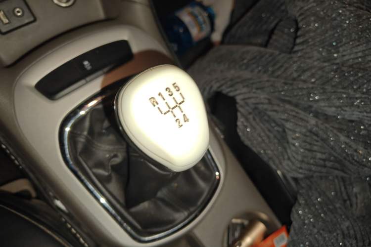 Used Chevrolet Cruze 2015 1.5L Manual Fashion Edition Gear Lever