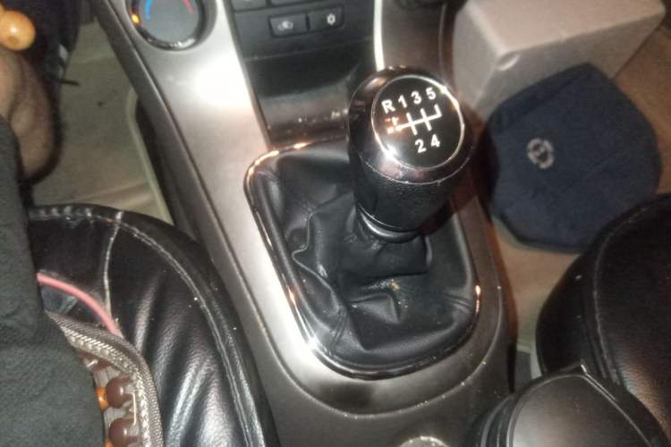 Used Chevrolet Cruze 2015 1.5L Classic SL MT Gear Lever