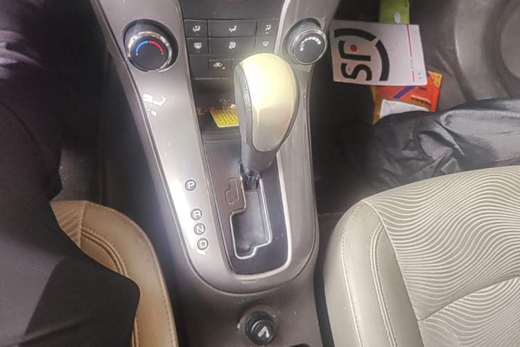 Used Chevrolet Cruze 2015 1.5L Classic SE AT Gear Lever