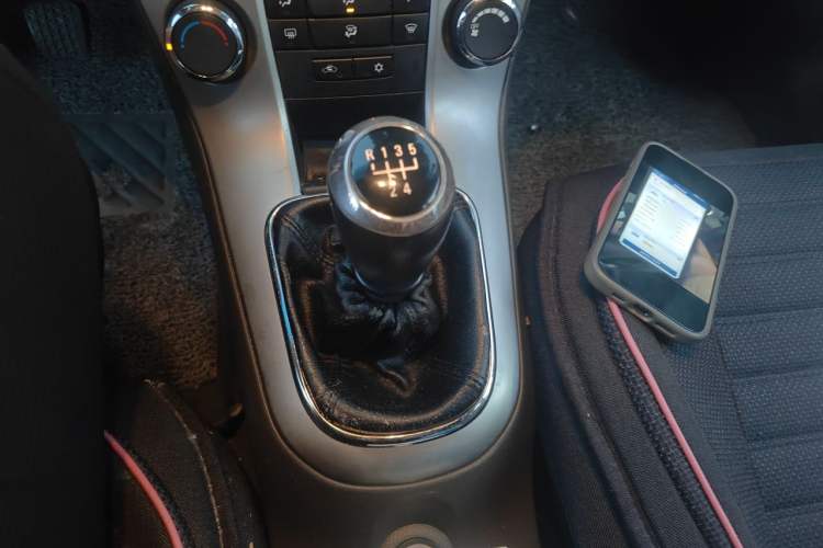 Used Chevrolet Cruze 2015 1.5L Classic SL MT Gear Lever
