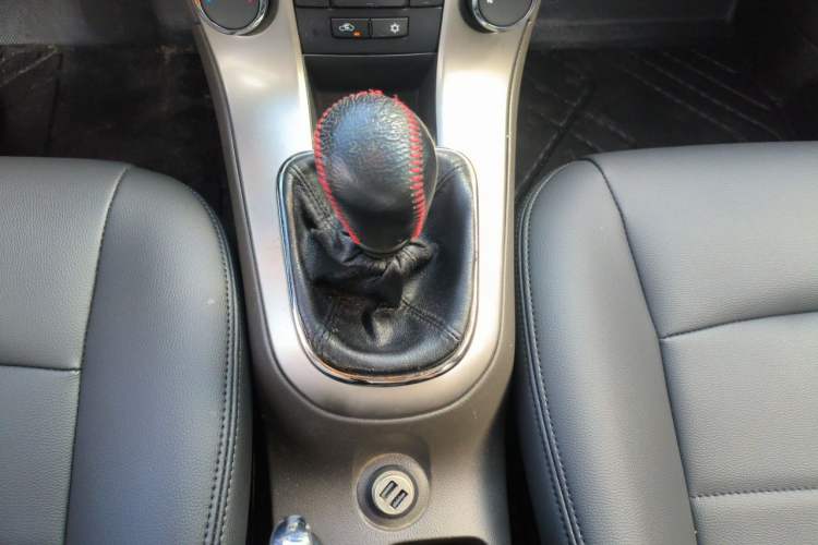 Used Chevrolet Cruze 2015 1.5L Classic SL MT Gear Lever
