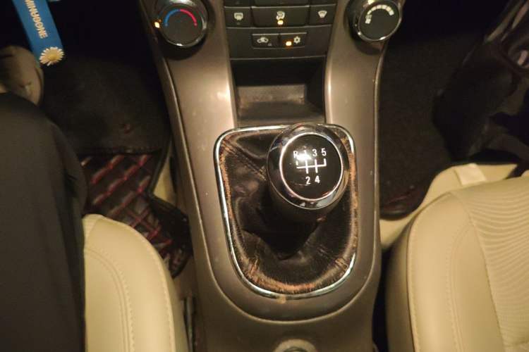 Used Chevrolet Cruze 2015 1.5L Classic SE MT Gear Lever