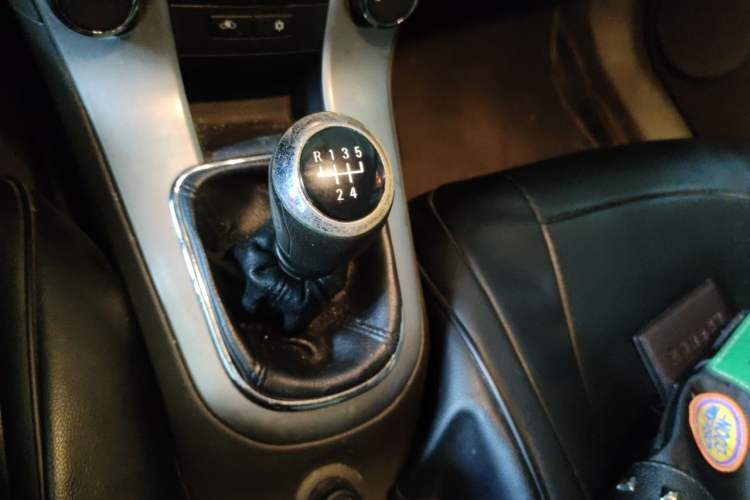 Used Chevrolet Cruze 2015 1.5L Classic SL MT Gear Lever