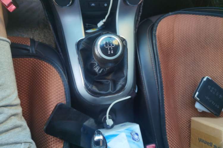 Used Chevrolet Cruze 2015 Hatchback 1.6L Manual Comfort Edition Gear Lever