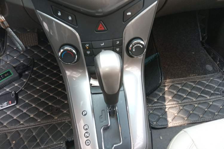Used Chevrolet Cruze 2015 1.5L Classic SE AT Gear Lever