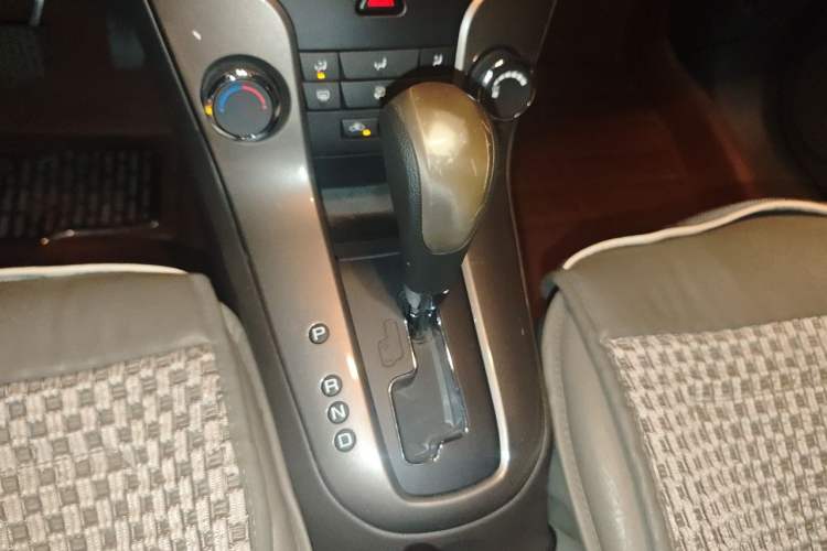 Used Chevrolet Cruze 2015 1.5L Classic SE AT Gear Lever