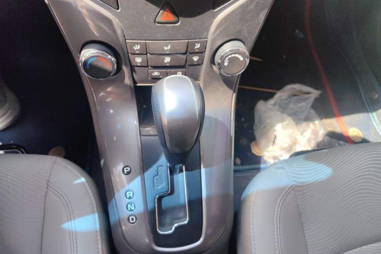 Used Chevrolet Cruze 2015 1.5L Classic SE AT Gear Lever