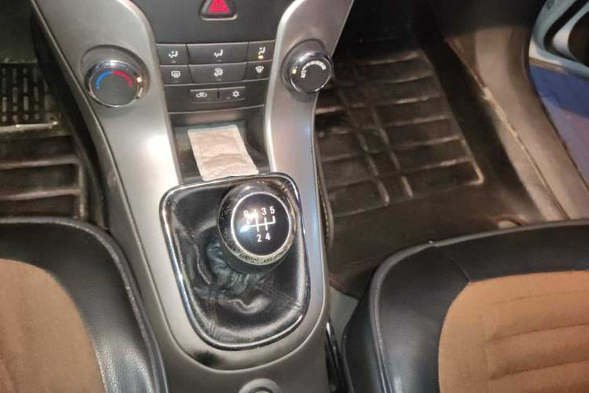 Used Chevrolet Cruze 2015 1.5L Classic SL MT Gear Lever