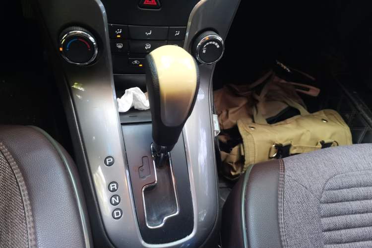 Used Chevrolet Cruze 2015 1.5L Classic SE AT Gear Lever