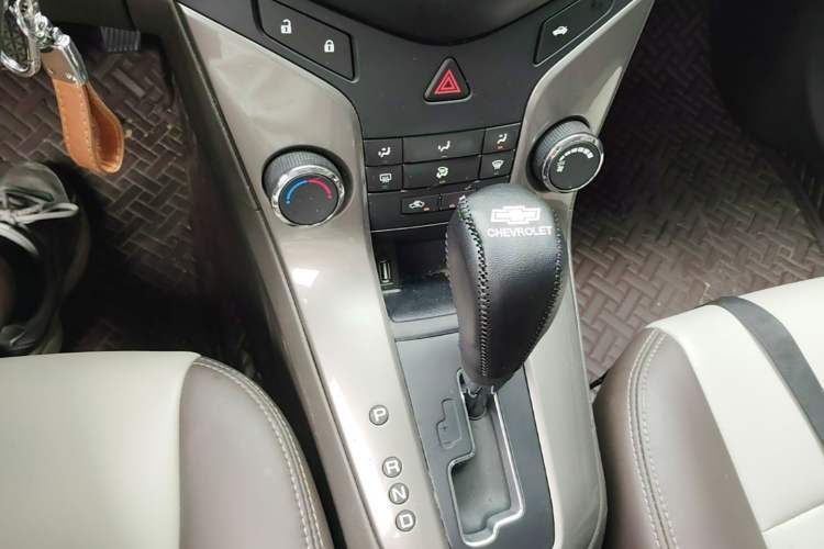 Used Chevrolet Cruze 2015 1.5L Classic SE AT Gear Lever