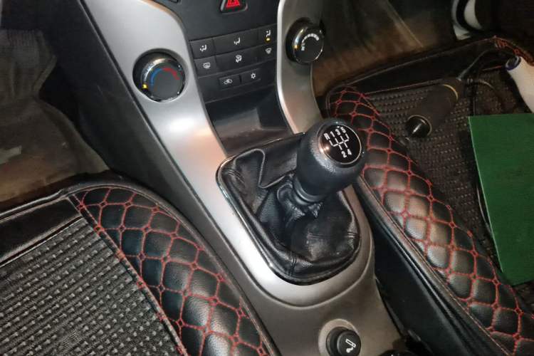 Used Chevrolet Cruze 2015 1.5L Classic SL MT Gear Lever