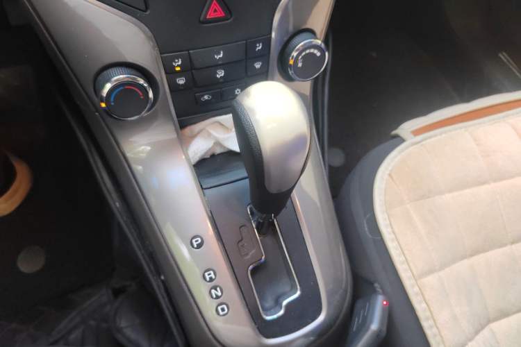Used Chevrolet Cruze 2015 1.5L Classic SE AT Gear Lever