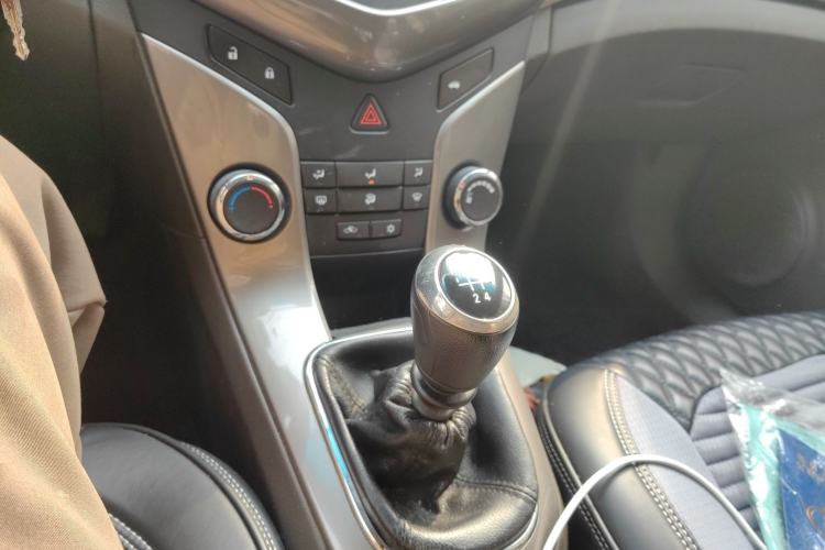 Used Chevrolet Cruze 2015 1.5L Classic SE MT Gear Lever