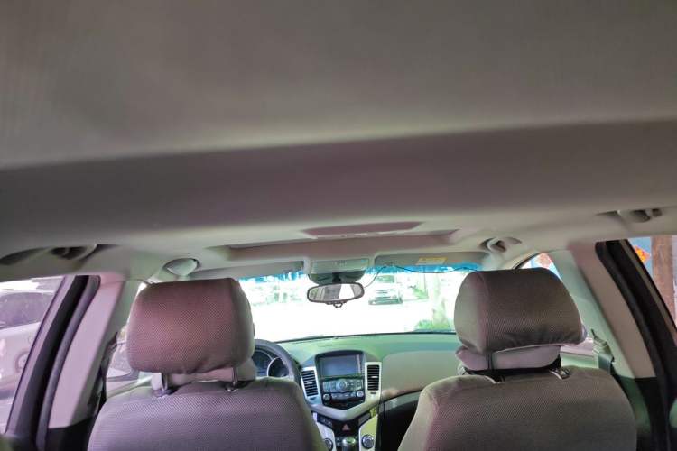 Used Chevrolet Cruze 2015 Hatchback 1.6L Manual Comfort Edition Headliner