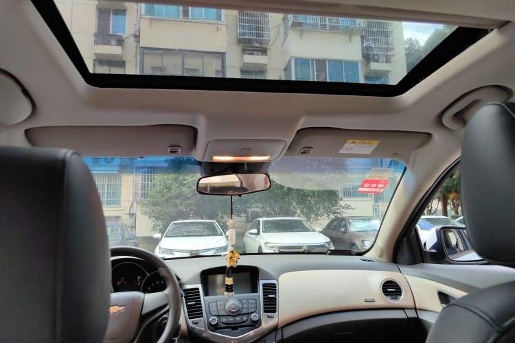 Used Chevrolet Cruze 2015 1.5L Classic SE MT Headliner
