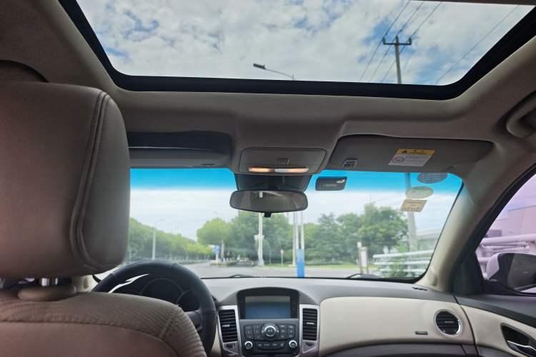 Used Chevrolet Cruze 2015 1.5L Classic SE AT Headliner