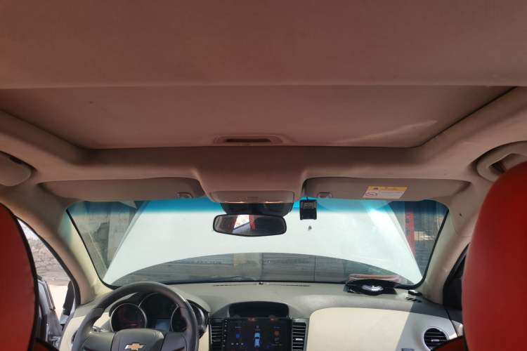 Used Chevrolet Cruze 2015 1.5L Classic SE MT Headliner