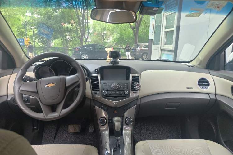 Used Chevrolet Cruze 2015 1.5L Classic SE AT Headliner