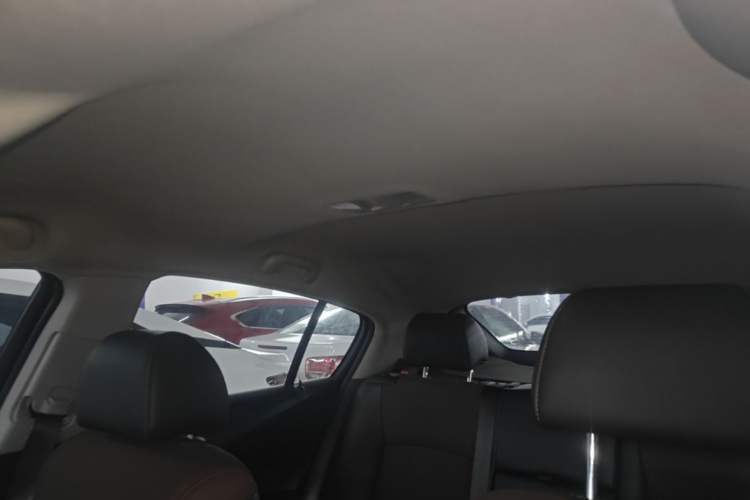 Used Chevrolet Cruze 2015 Hatchback 1.6L Automatic Comfort Edition Headliner