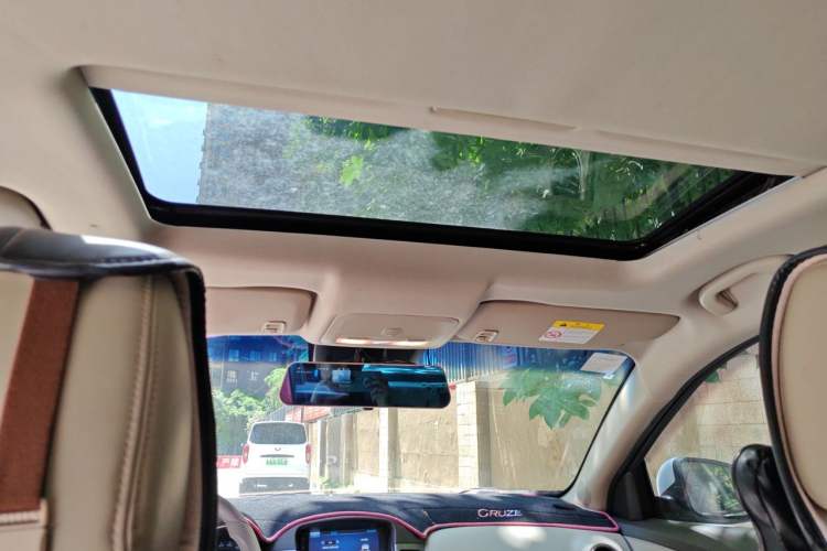 Used Chevrolet Cruze 2015 1.5L Classic SE MT Headliner