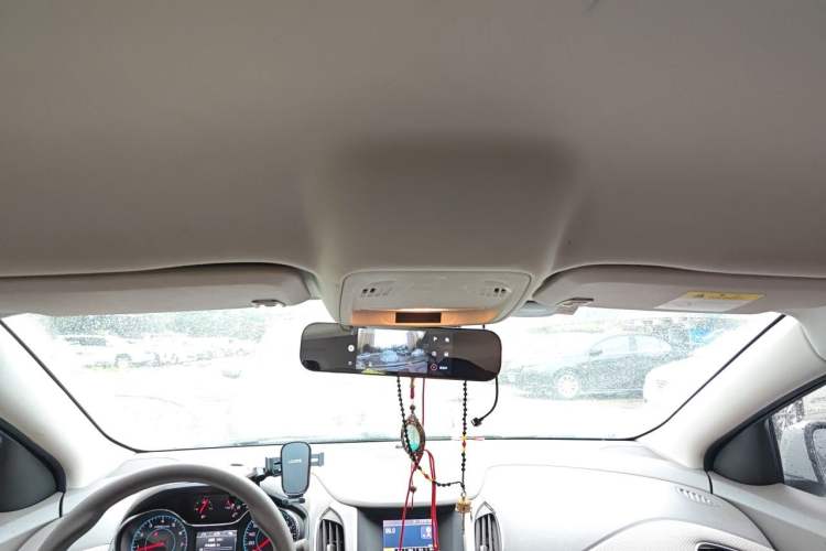 Used Chevrolet Cruze 2015 1.5L Automatic Fashion Navigation Edition Headliner