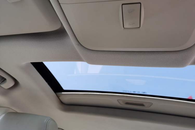 Used Chevrolet Cruze 2015 1.5L Classic SE MT Headliner