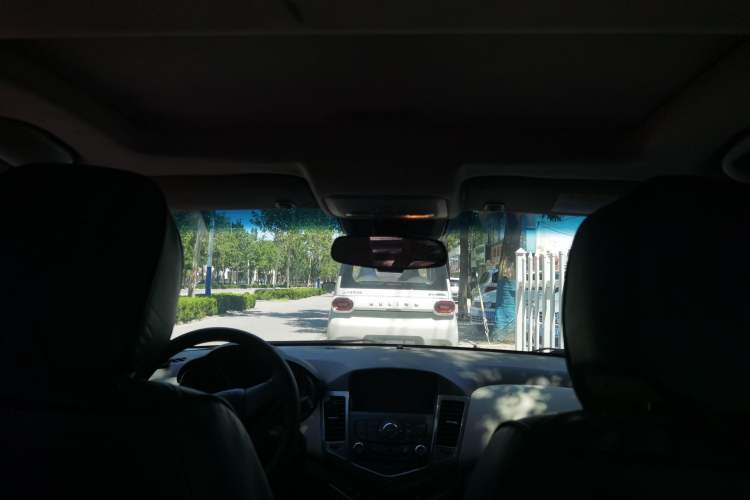 Used Chevrolet Cruze 2015 1.5L Classic SE MT Headliner