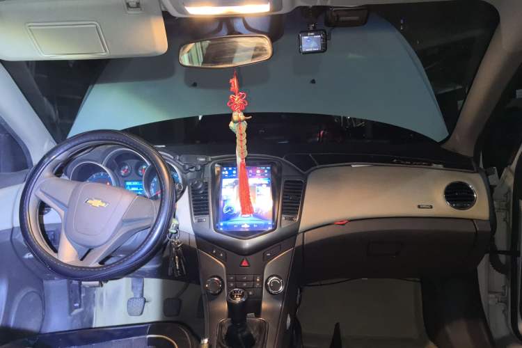 Used Chevrolet Cruze 2015 1.5L Classic SE MT Headliner